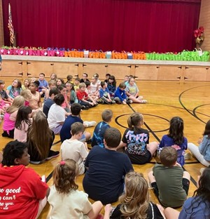   Hills Elementary Presents Chemo Care Bags